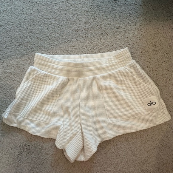 ALO Yoga Pants - ALO Yoga Women's Cream Checkered Athletic Shorts